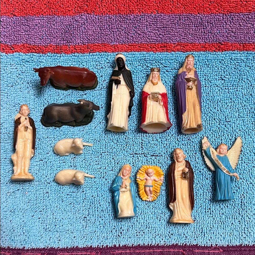 Miniature Nativity Set - Painted Plastic - Vintage